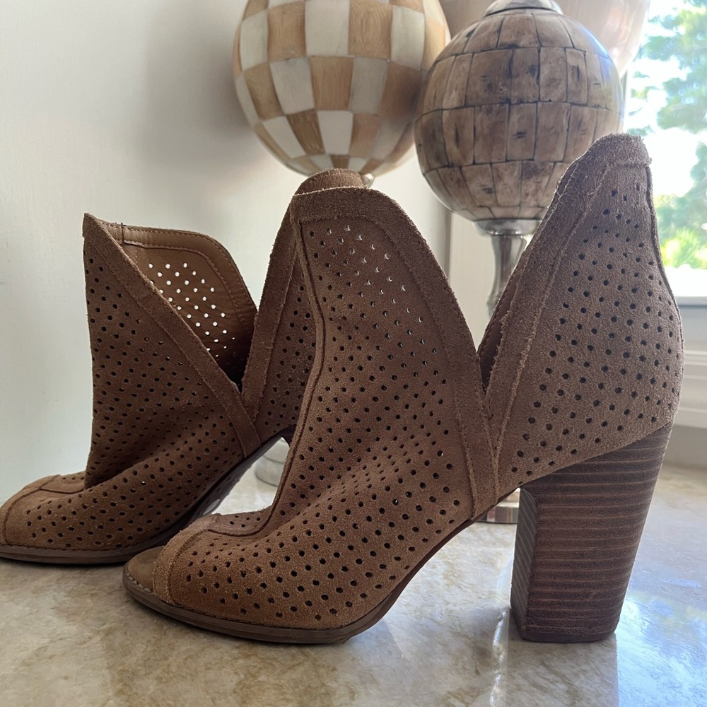 Lucky Brand Larise Brown Perforated Ankle Boots